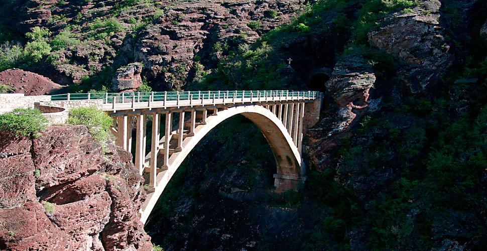 einspurige Brücke über den Var